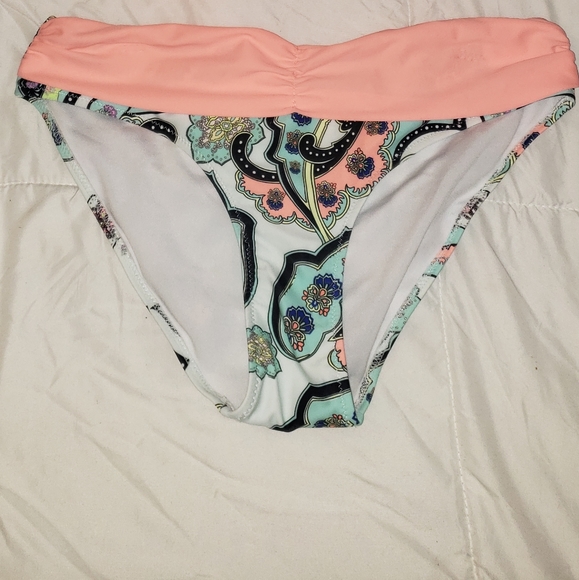 Victoria's Secret bikini - Picture 2 of 3